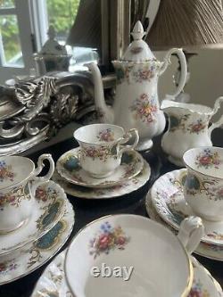 Service à café Royal Albert Berkeley, 21 pièces : théière, tasse, soucoupe, lait, sucre.