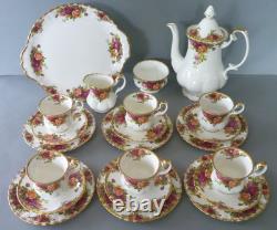 Service à café Royal Albert Old Country Roses 22 pièces: vieille théière, trio, assiette, pichet, bol