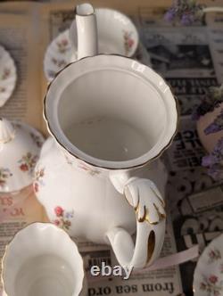 Service à café Royal Albert Winsome vintage en porcelaine de bone, floral, ensemble de 14 pièces, Angleterre Service à café Royal Albert Winsome vintage en porcelaine de bone, floral, ensemble de 14 pièces, Angleterre