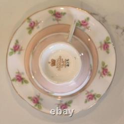 Service à café/démitasse vintage Royal Standard à petites roses, 15 pièces, pour six personnes