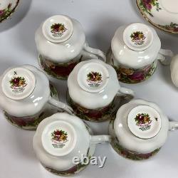 Service à café en porcelaine Royal Albert Old Country Roses de 15 pièces