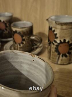 Service à café en poterie vintage Briglin Studio, rétro années 70, tournesol totem MCM