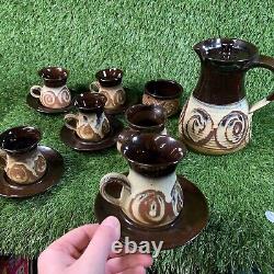 Service à café fait main de 13 pièces en poterie vintage 1975 Alvingham (Pru Green)