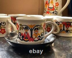 Service à café vintage Sadler Pottery des années 1970 avec motifs folkloriques d'amour - Ensemble de 16 pièces