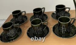 Service à café vintage Totem de Susan Williams Ellis : cafetière, tasses, soucoupes, pichet et sucrier Service à café vintage Totem de Susan Williams Ellis : cafetière, tasses, soucoupes, pichet et sucrier