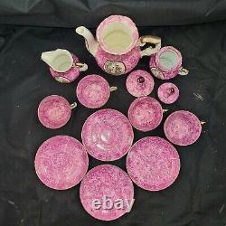 Service à café vintage de Limoges avec décor de paysage : pot à café, sucrier, crémier, tasses à café en porcelaine rose.