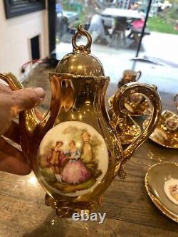 Service à café vintage en porcelaine fine Bondware Gold Dimitasse avec scène de courtoisie de Fragonard