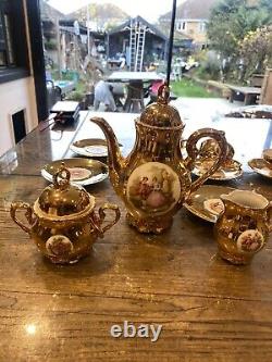 Service à café vintage en porcelaine fine Bondware Gold Dimitasse avec scène de courtoisie de Fragonard