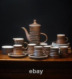 Service à café vintage en poterie Rye Cinque Ports des années 1970, rayures brunes, 17 pièces