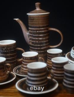 Service à café vintage en poterie Rye Cinque Ports des années 1970, rayures brunes, 17 pièces