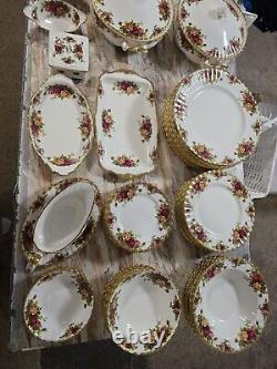Service à dîner et à thé Royal Albert Old Country Roses en porcelaine fine vintage, 62 pièces