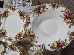 Service à dîner et à thé Royal Albert Old Country Roses en porcelaine fine vintage, 62 pièces