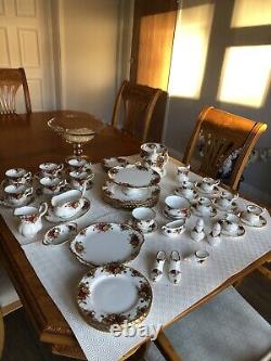 Service à dîner et à thé Vintage en porcelaine fine Royal Albert Old Country Roses 62 pièces