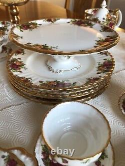 Service à dîner et à thé Vintage en porcelaine fine Royal Albert Old Country Roses 62 pièces
