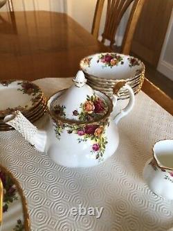 Service à dîner et à thé Vintage en porcelaine fine Royal Albert Old Country Roses 62 pièces