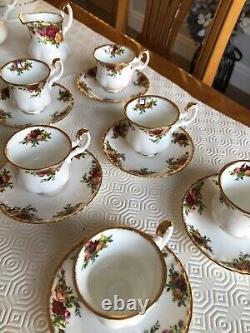 Service à dîner et à thé Vintage en porcelaine fine Royal Albert Old Country Roses 62 pièces
