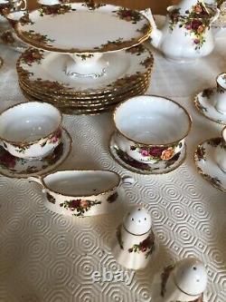 Service à dîner et à thé Vintage en porcelaine fine Royal Albert Old Country Roses 62 pièces