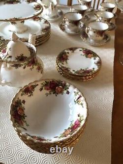 Service à dîner et à thé Vintage en porcelaine fine Royal Albert Old Country Roses 62 pièces