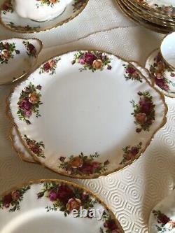 Service à dîner et à thé Vintage en porcelaine fine Royal Albert Old Country Roses 62 pièces