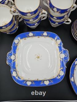 Service à thé et à café en porcelaine vintage de 23 pièces, bleu cobalt et dorure à l'or, tasses, soucoupes et assiettes.