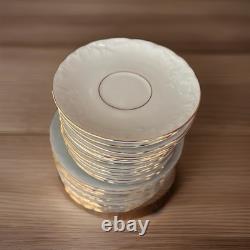 Service à thé et à dîner en porcelaine blanche vintage Cmielów Pologne avec garniture dorée, plus de 40 pièces