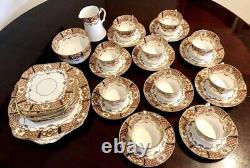 Service à thé et assiettes Vintage Roslyn Bone China fabriqués en Angleterre (36 pièces)