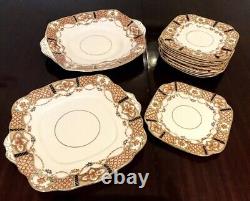 Service à thé et assiettes en porcelaine Roslyn Vintage fabriqués en Angleterre (36 pièces)