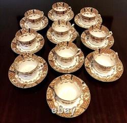 Service à thé et assiettes en porcelaine Vintage Roslyn Bone fabriqués en Angleterre (36 pièces)