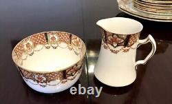 Service à thé et assiettes en porcelaine Vintage Roslyn fabriqués en Angleterre (36 pièces)