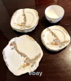 Service à thé et assiettes en porcelaine fine Royal Stafford (27 pièces)