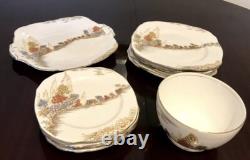 Service à thé et assiettes en porcelaine fine Royal Stafford (27 pièces)