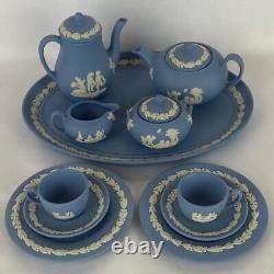 Service à thé et café miniature en jasperware bleu Wedgwood vintage - tasses, soucoupes, plateau