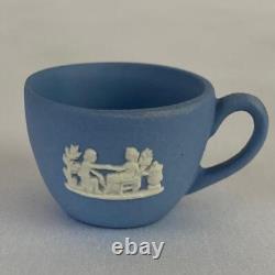 Service à thé et café miniature en jasperware bleu Wedgwood vintage - tasses, soucoupes, plateau