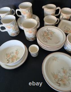 Service de table Wedgwood design Pêche 34 pièces