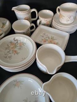 Service de table Wedgwood design Pêche 34 pièces