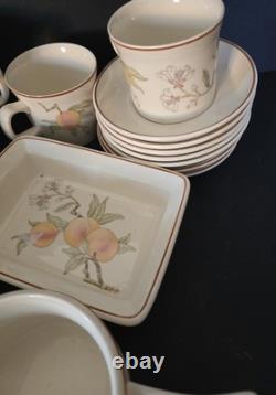 Service de table Wedgwood design Pêche 34 pièces