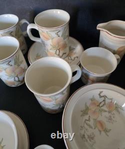 Service de table Wedgwood design Pêche 34 pièces