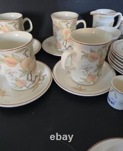 Service de table Wedgwood design Pêche 34 pièces