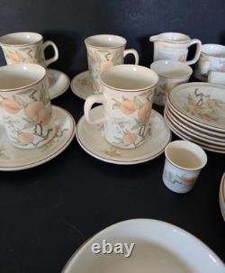 Service de table Wedgwood design Pêche 34 pièces