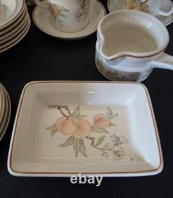 Service de table Wedgwood design Pêche 34 pièces