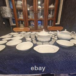 Service de table et à thé en porcelaine polonaise Chodziez vintage impeccable. 49 pièces