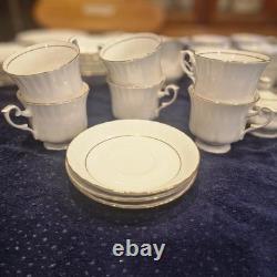 Service de table et à thé en porcelaine polonaise Chodziez vintage impeccable. 49 pièces
