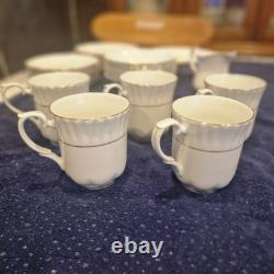 Service de table et à thé en porcelaine polonaise Chodziez vintage impeccable. 49 pièces