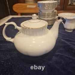 Service de table et à thé en porcelaine polonaise Chodziez vintage impeccable. 49 pièces