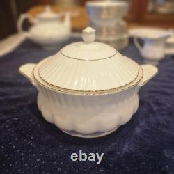 Service de table et à thé en porcelaine polonaise Chodziez vintage impeccable. 49 pièces