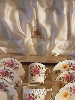 Super Ensemble de café en boîte rembourrée en soie avec motif Posies de Royal Crown Derby de style vintage