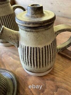 Superbe ensemble de café/thé de 10 pièces en poterie vintage de Tremar Cornwall, comprenant des pots à café et à thé.