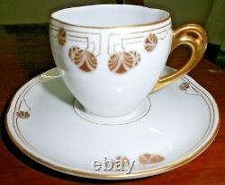 Tasse à café vintage avec soucoupe en porcelaine dorée - Paire de modernes objets de collection en or.