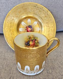 Tasse à thé et soucoupe Demitasse Aynsley Heavy Gold Hand Painted Orchard Vintage Rare