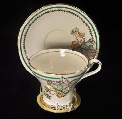 Tasse et soucoupe Aynsley peintes à la main, motif floral de corset crème avec bordure dorée et verte 1934-1939